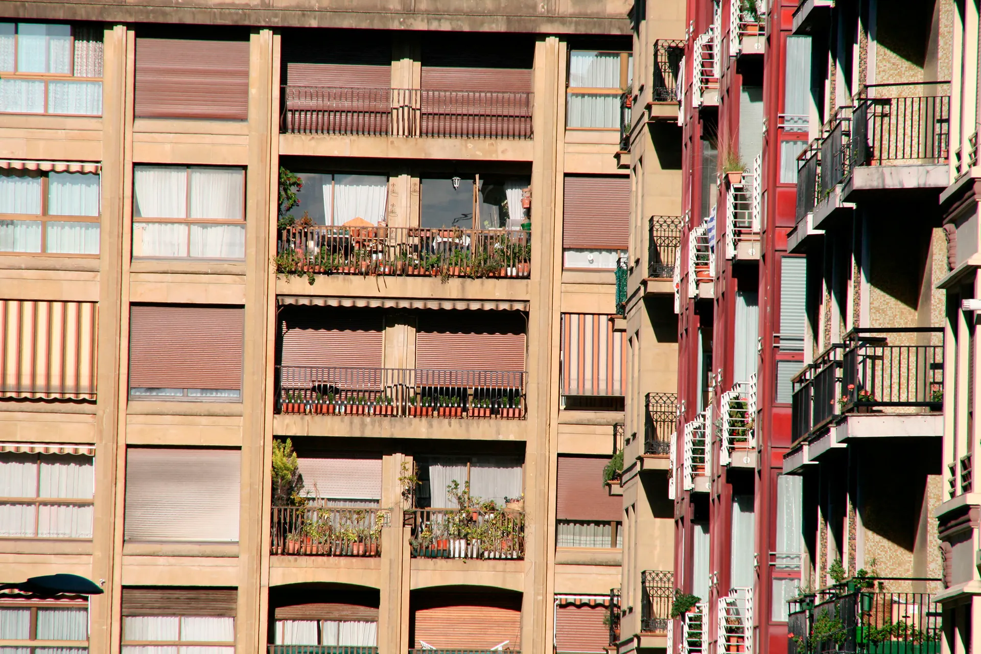beautiful-shot-of-a-facade-of-a-building-in-san-se-2023-06-30-21-06-27-utc